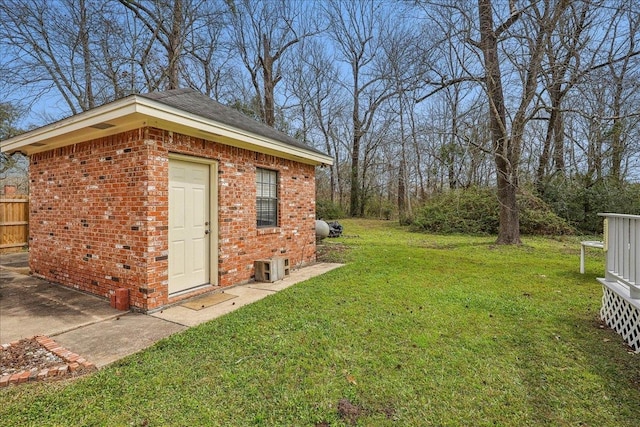 view of yard featuring an outbuilding and fence