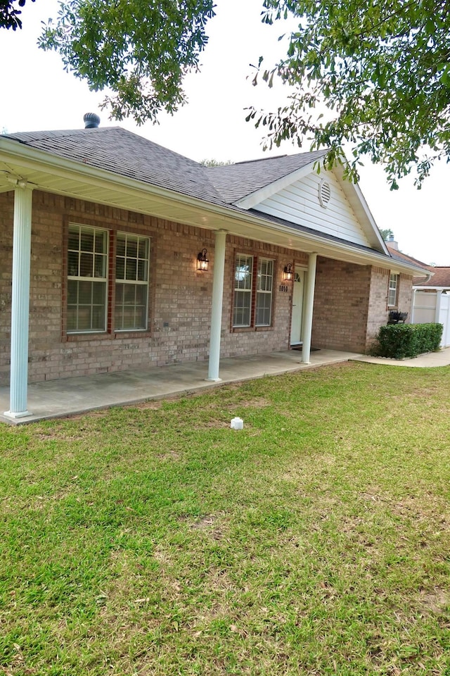 single story home with a porch and a front yard