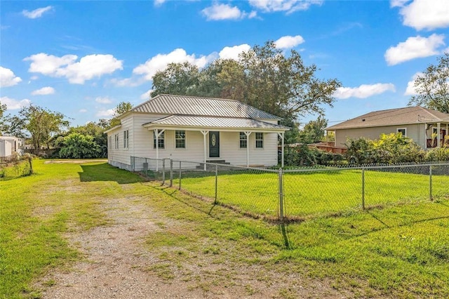 view of front of property with a front yard