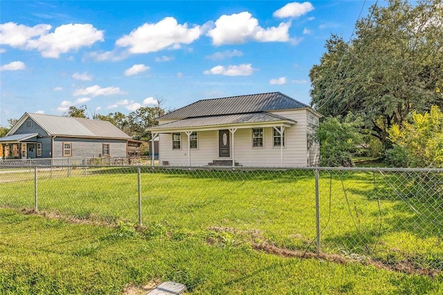 view of front of house featuring covered porch and a front yard