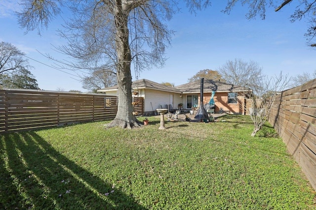 view of yard featuring a fenced backyard