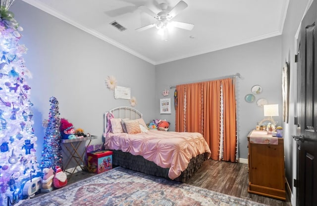 9655 Grapevine Dr, Orange, TX 77630 - bedroom featuring wood finished floors, ornamental molding, a ceiling fan, and baseboards