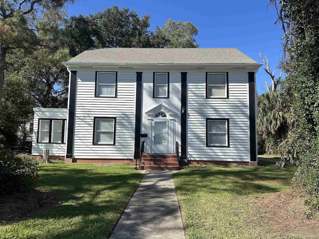 view of front facade with a front lawn