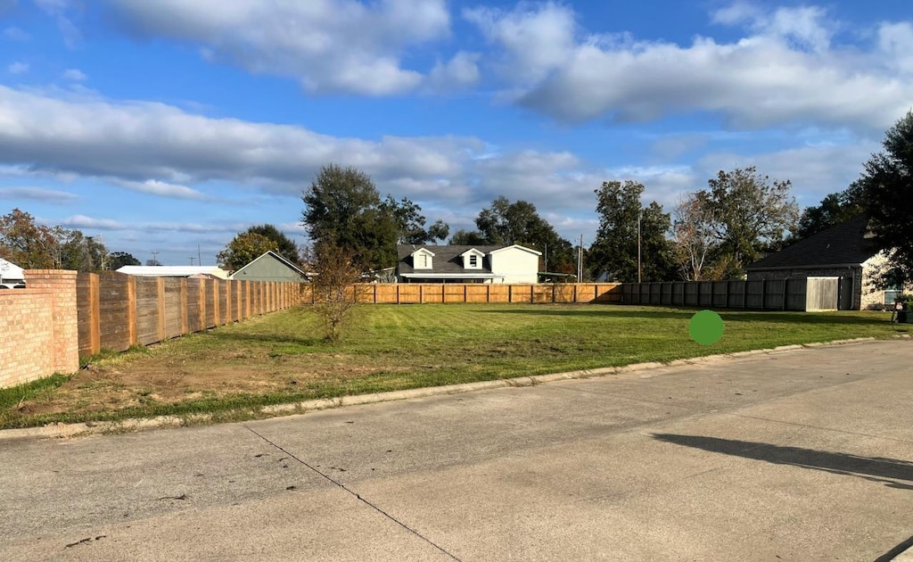 605 Alexandria Ln, Bridge City, TX 77611