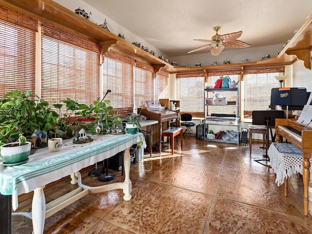 sunroom with ceiling fan