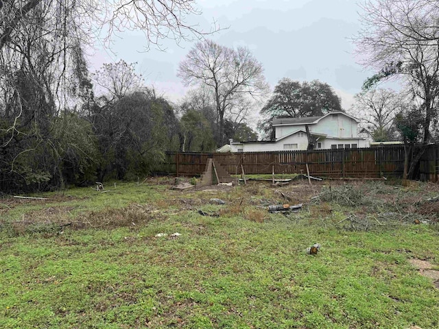 view of yard featuring a fenced backyard