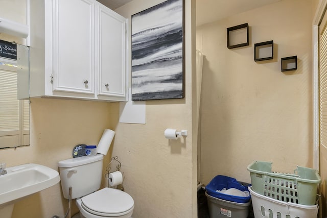 bathroom featuring toilet and sink