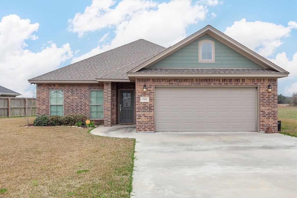 view of front of home featuring a garage and a front yard