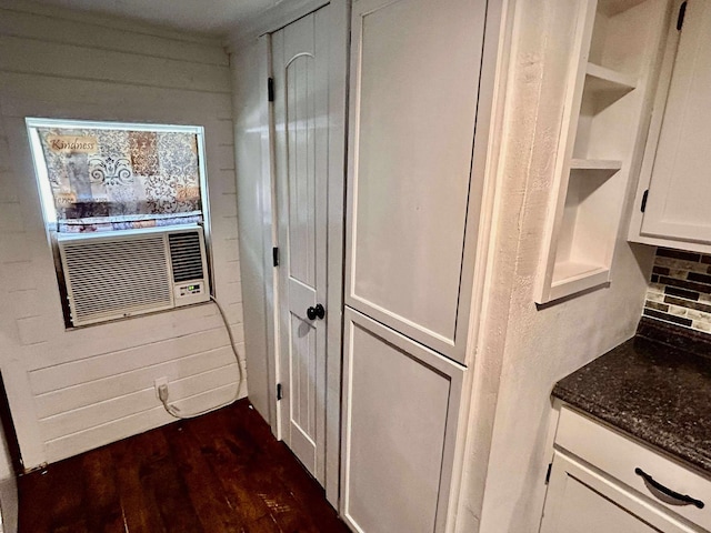 2522 Tucker Rd, Silsbee, TX 77656 - detailed view of wood finished floors and cooling unit