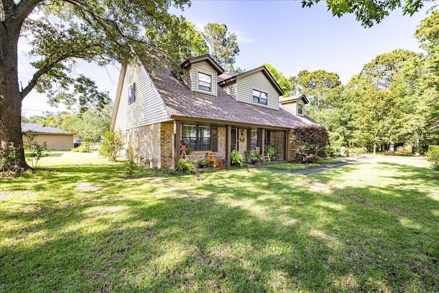 view of front of property with a front lawn