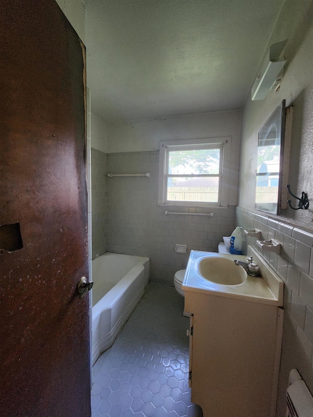 970 Peyton Dr, Beaumont, TX 77706 - full bathroom with tile patterned flooring, vanity, a bath, and tile walls
