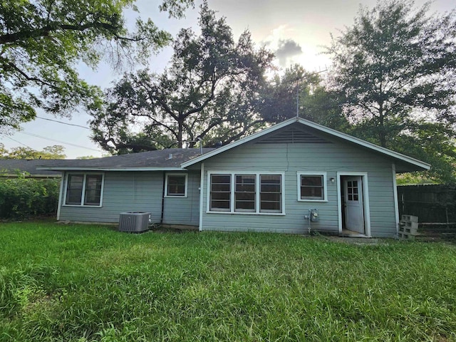 970 Peyton Dr, Beaumont, TX 77706 - back of property featuring a yard
