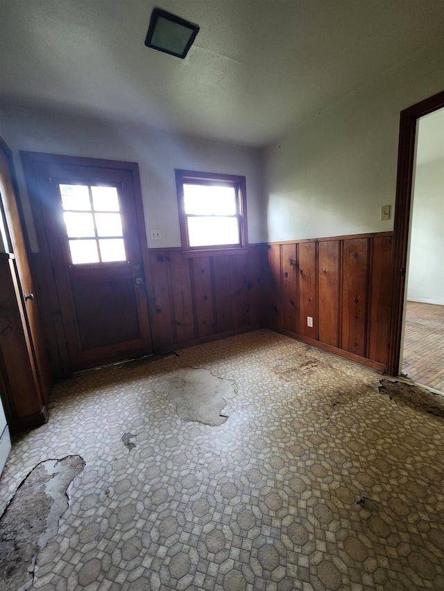 970 Peyton Dr, Beaumont, TX 77706 - foyer entrance with wainscoting and wood walls