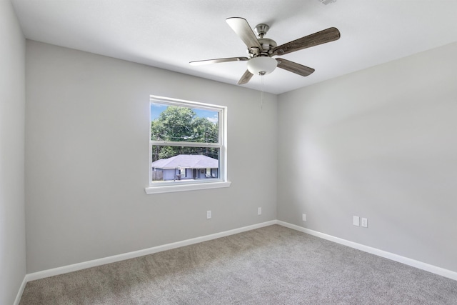 carpeted empty room featuring ceiling fan