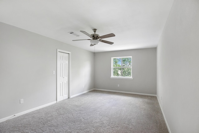 carpeted empty room featuring ceiling fan