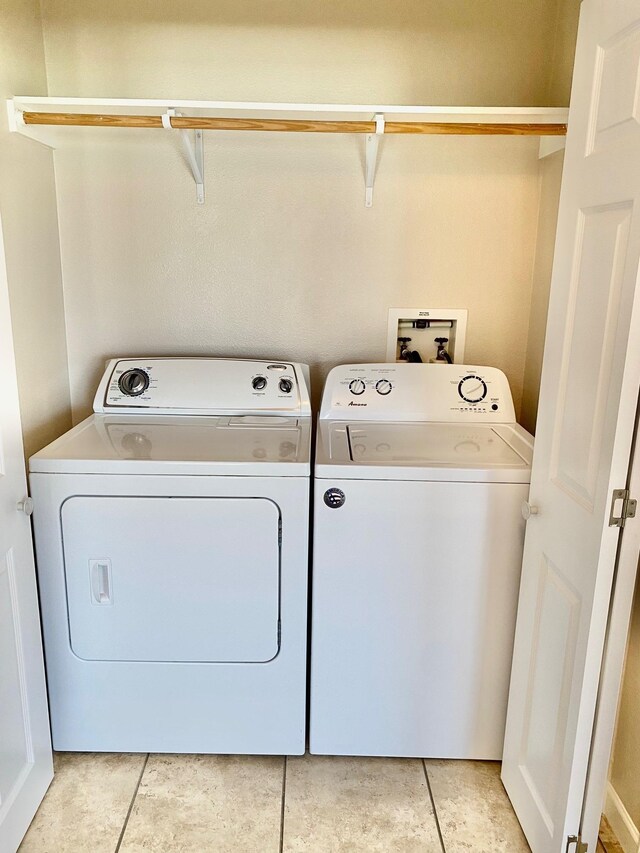 laundry area featuring laundry area and independent washer and dryer