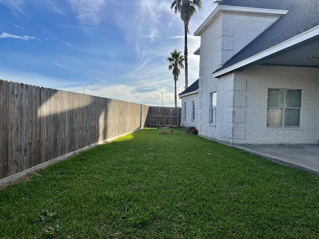 view of yard featuring a patio