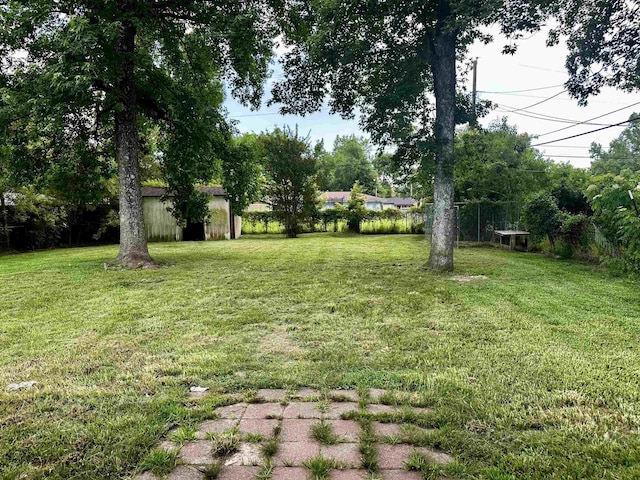 7165 Lewis Dr, Beaumont, TX 77708 - view of yard