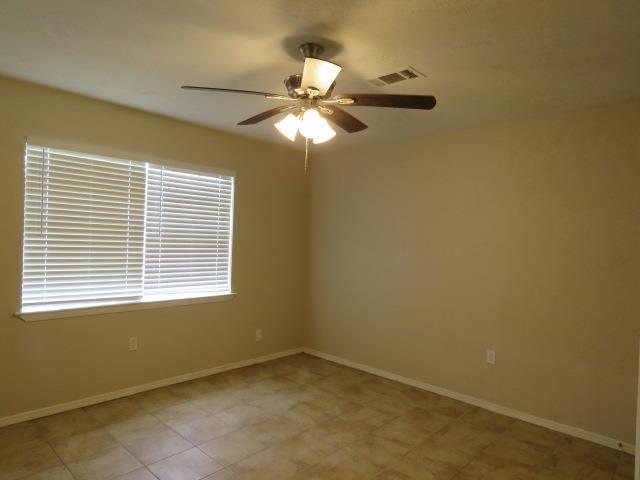 800 Cactus St, Bridge City, TX 77611 - unfurnished room featuring a ceiling fan and baseboards