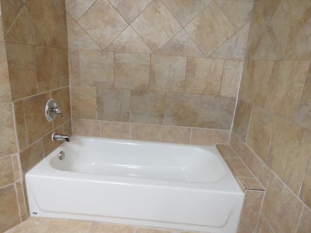 800 Cactus St, Bridge City, TX 77611 - view of full bath