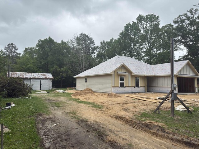 770 Durdin, Silsbee, TX 77656 - view of front of home featuring dirt driveway and board and batten siding