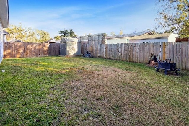 view of yard with a storage shed