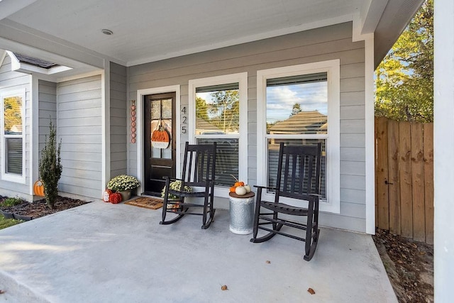 entrance to property featuring covered porch