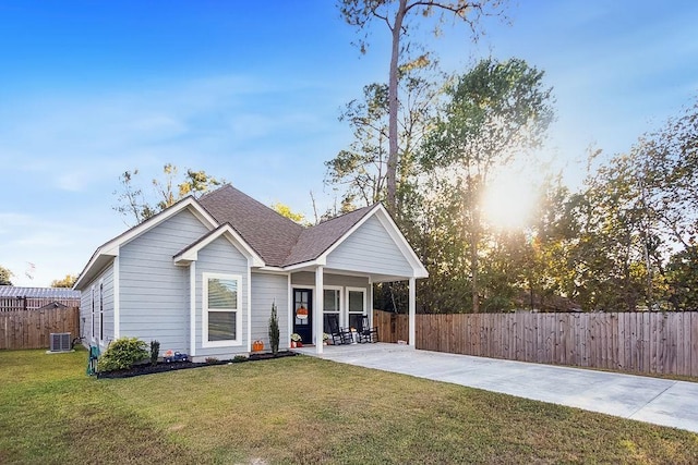 view of front facade featuring a lawn, a porch, and central AC unit