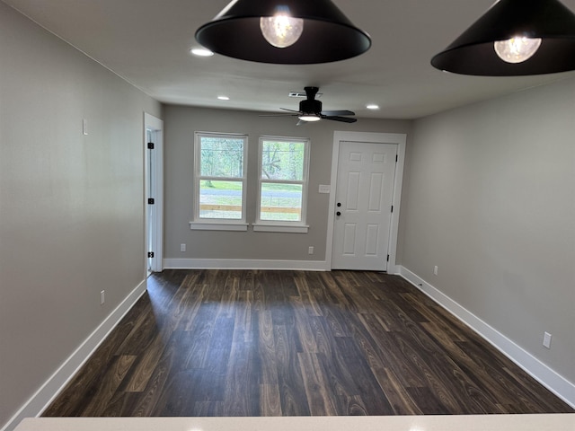 390 W Park St, Vidor, TX 77662 - foyer entrance featuring dark wood-type flooring, a ceiling fan, baseboards, and recessed lighting