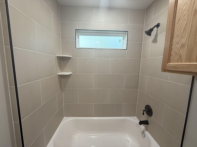 390 W Park St, Vidor, TX 77662 - full bath featuring bathtub / shower combination