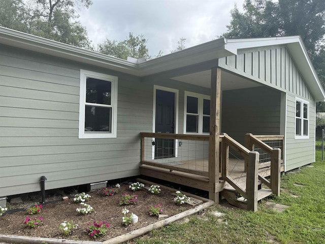 390 W Park St, Vidor, TX 77662 - rear view of property with a deck