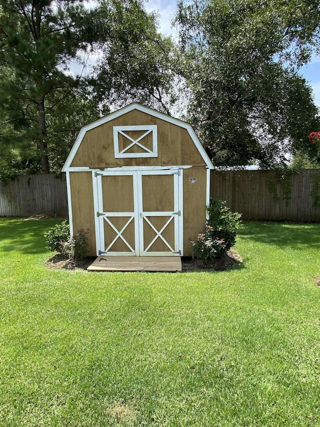 view of outdoor structure with a yard