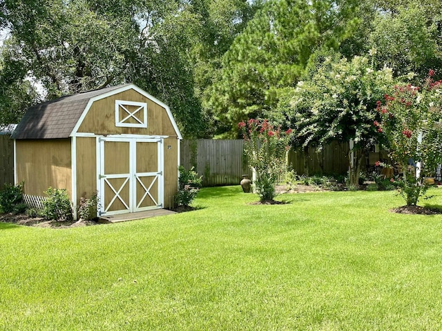 view of outdoor structure with a yard