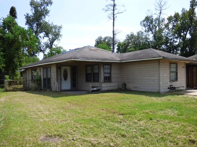 ranch-style house with a front yard