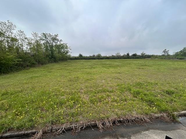7555 Coral Crk, Beaumont, TX 77707