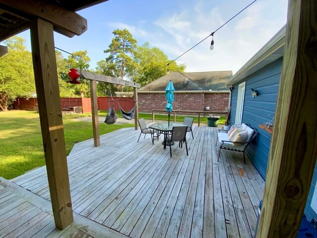 view of yard with a storage shed