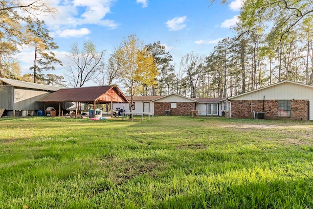 view of yard featuring a carport and central AC