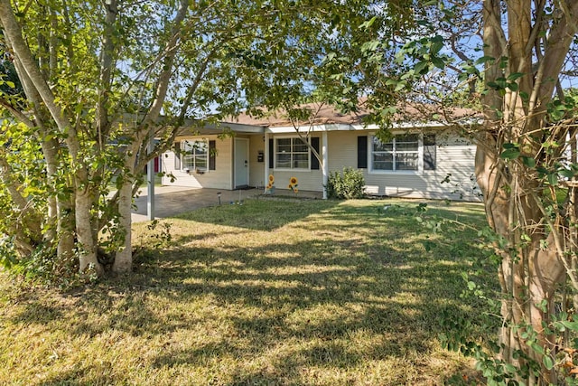 single story home with a front lawn