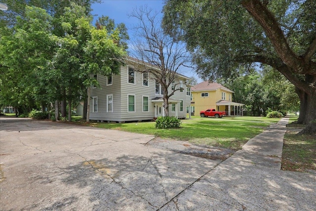 2033 Broadway St, Beaumont, TX 77702 - view of front of property featuring a front yard