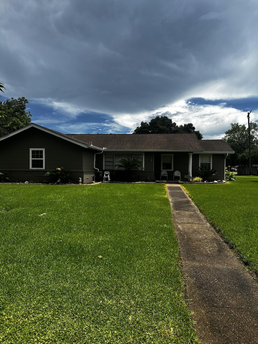 2923 W Chicago Ave, Nederland, TX 77627 - photo 1
