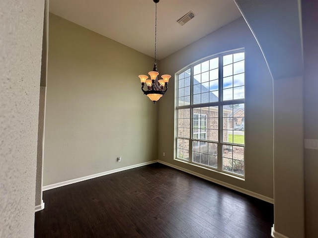 305 Tyler Dr, Bridge City, TX 77630 - unfurnished room with a chandelier, plenty of natural light, dark wood-type flooring, baseboards, and vaulted ceiling