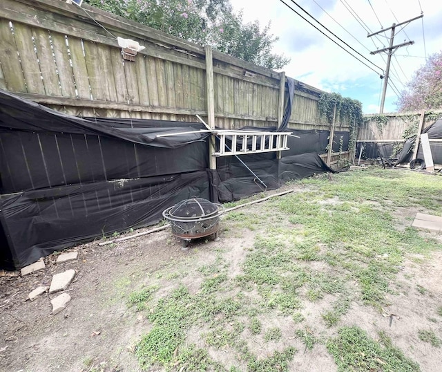 view of yard with a fire pit