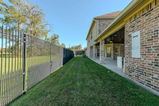 view of yard with a patio and ceiling fan