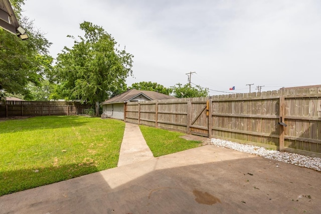 view of yard with a patio area