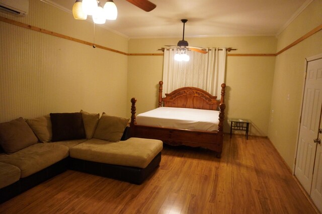 living area with light wood-type flooring