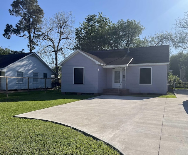 5280 E Parkway Dr, Beaumont, TX 77705 - back of house featuring a yard and fence