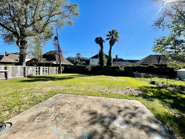 view of yard with a patio area