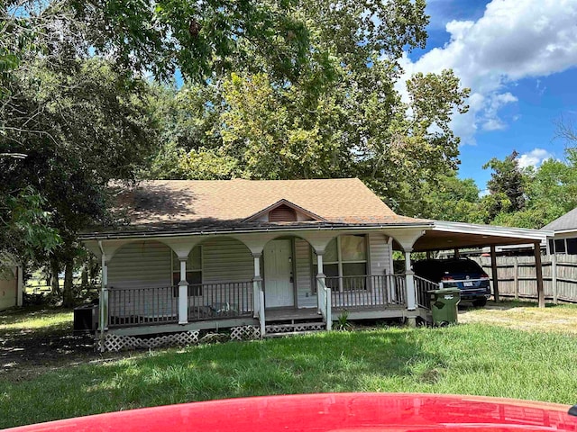 view of front of home with a front lawn and a carport