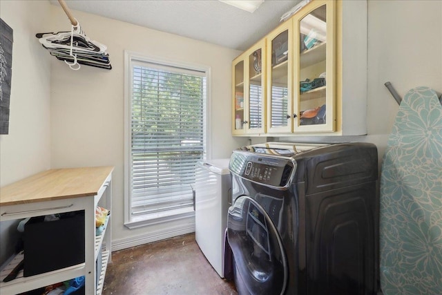 265 Callie Ln, Orange, TX 77632 - clothes washing area featuring washing machine and dryer