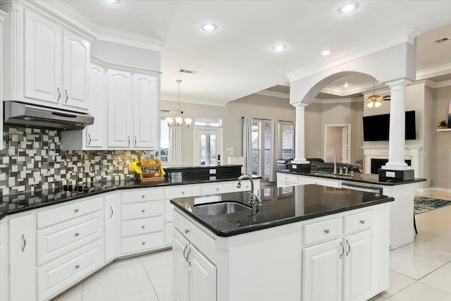 kitchen featuring sink, ceiling fan, white cabinetry, an island with sink, and black electric cooktop